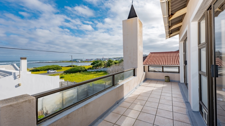 To Let 5 Bedroom Property for Rent in Agulhas Western Cape